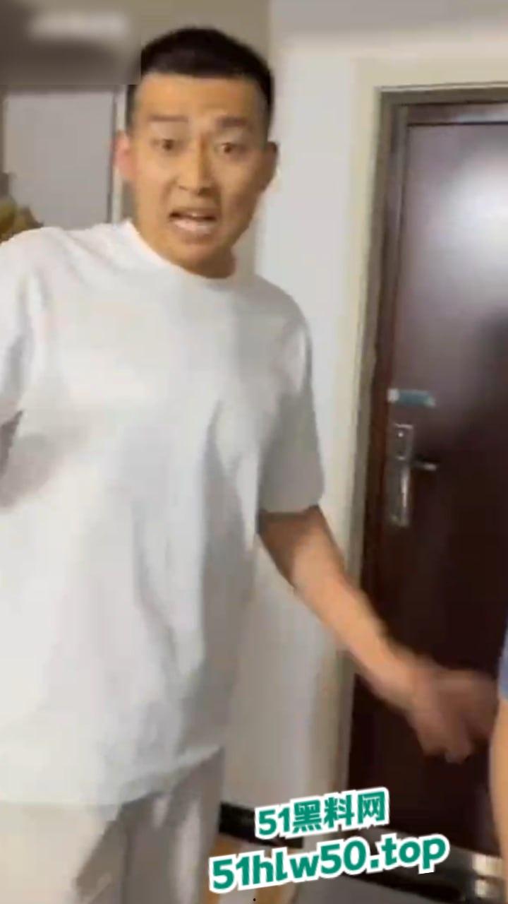 河北邯郸大杨庄，男子出轨带小三回家，捉奸时小三还穿着原配的衣服，玩的真野啊！-5