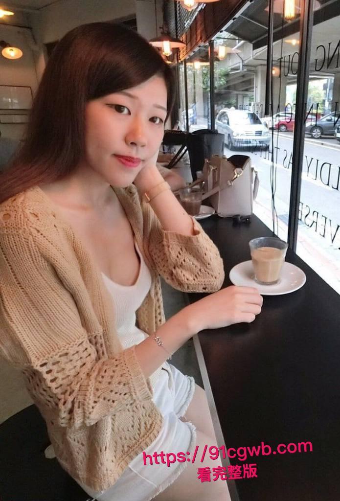 香港惊爆!反差母狗张玉琦酒店开房私拍流出,嫩脚足交大屌撸到喷,传教士爆操狠顶后入狗爬狂干!-7