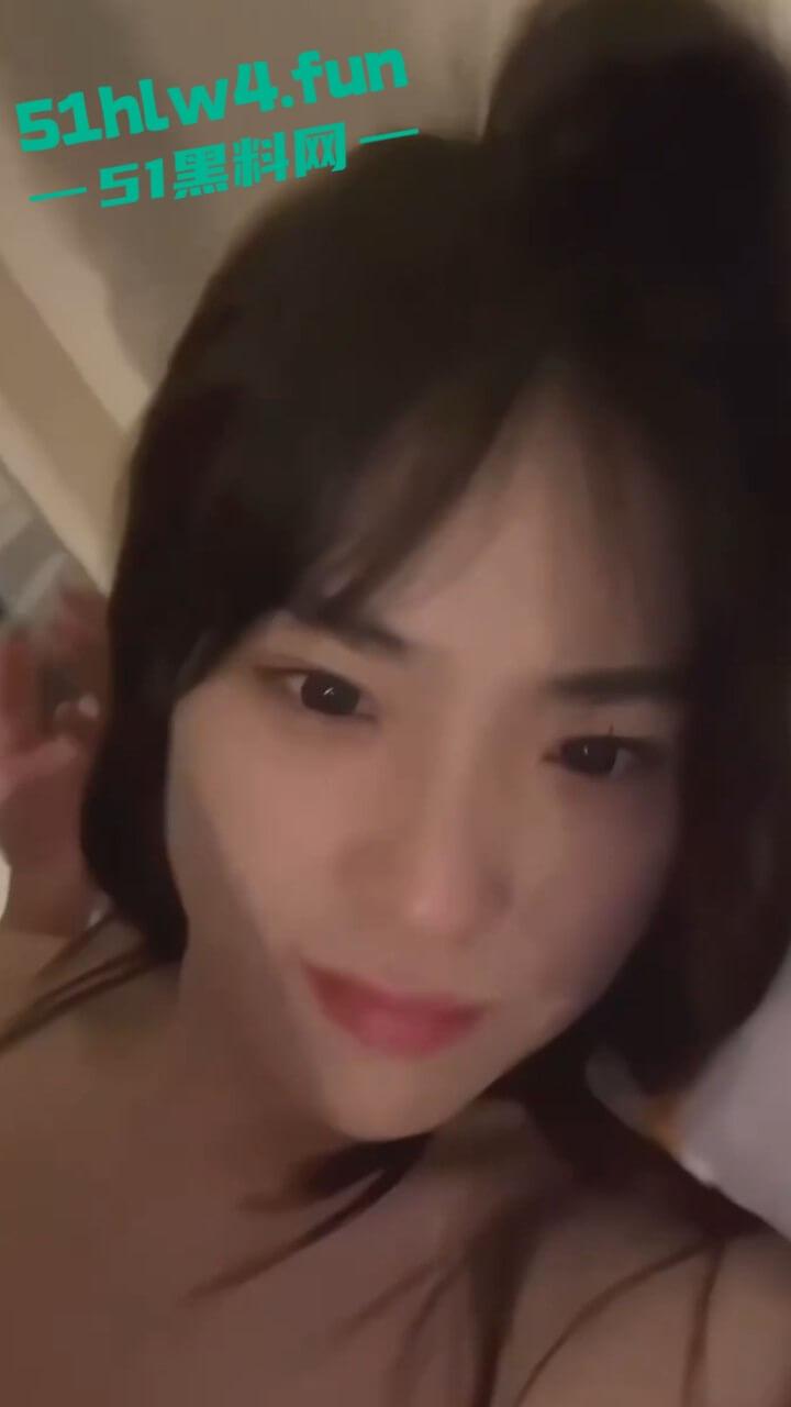 青岛电影学院【王伊诺】河南郑州的骚母狗，认识假富二代各种装逼炫富，做爱视频被曝光。-1