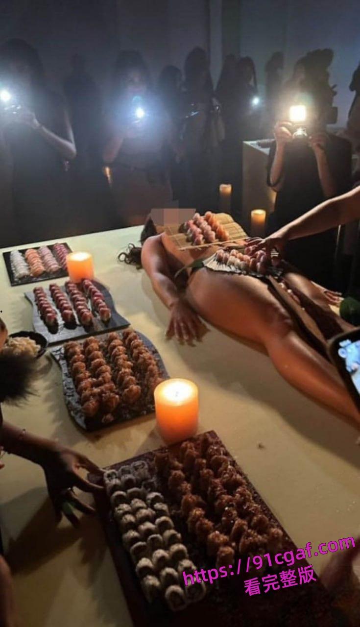 侃爷生日宴带12岁女儿参加人体宴盛会 将女儿献给吹牛老爹场面极度淫乱！-6