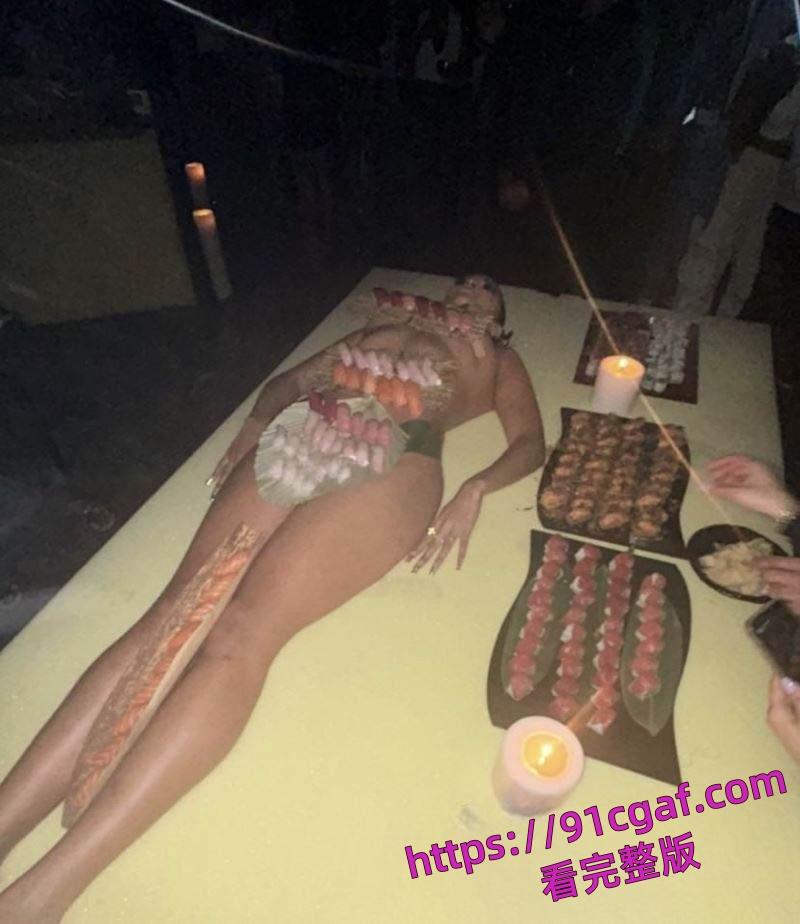 侃爷生日宴带12岁女儿参加人体宴盛会 将女儿献给吹牛老爹场面极度淫乱！-7