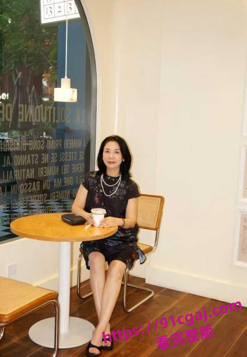 善良的小嫂子瑜伽裤搭配性感白丝白袜 后入狂顶嫂子湿滑敏感宫腔！