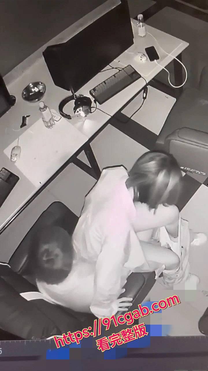 河北武安饥渴小情侣 包厢内沉浸式造人运动被监控拍下全过程 ! #河北武安包厢事件-5