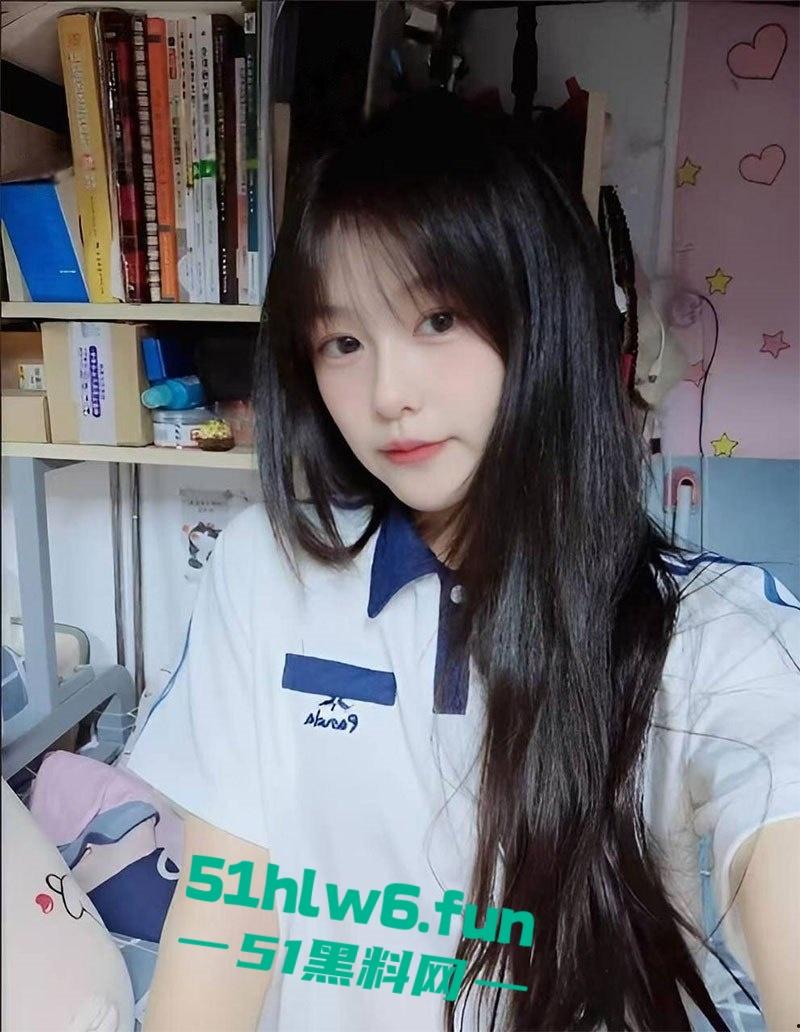 温州医科大学大二骚婊【潘晓蕾】私拍福利尺度曝光炸天！嫩乳骚穴欲求不满天天掰腿求插。-9