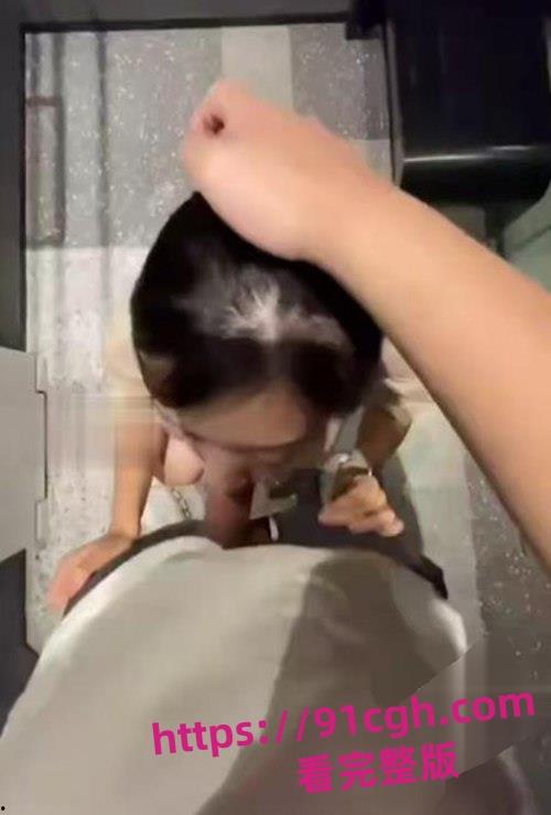 江苏苏州奔驰4S店女销售『李曦』为业绩献身！制服诱惑酒店激战客户视频流出-3