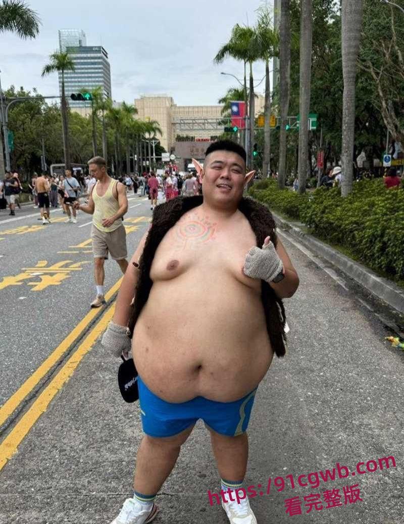 2025台湾同志游行现场实录 15万人雨中狂欢湿身骚扭 喊话兄妹也有结婚权利 伦理彻底崩盘堪称变态盛宴！-2