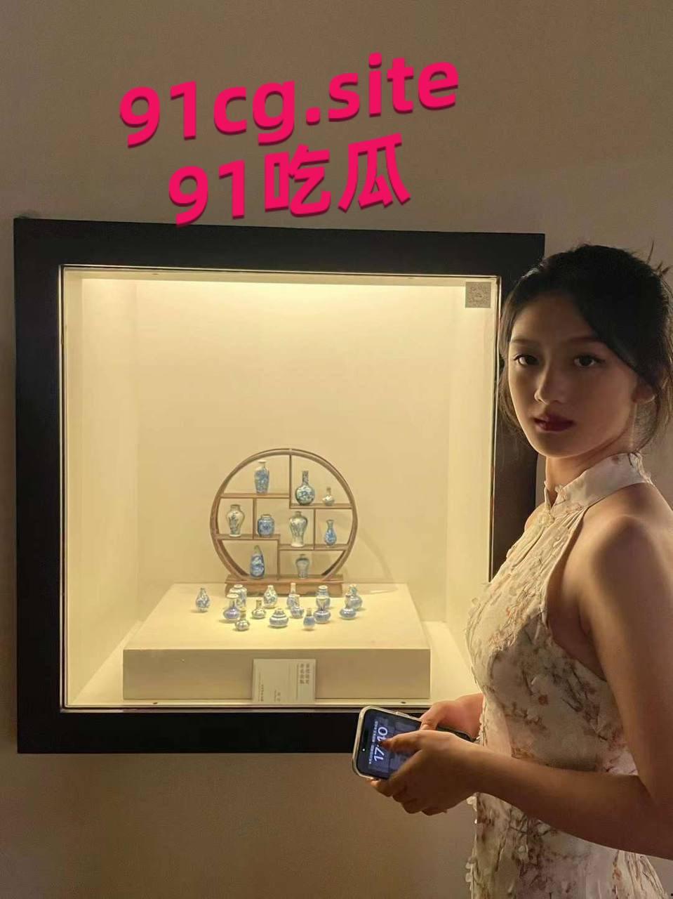 上海艺术学校大二学生 私拍惨遭男友泄密绝对的美人胚子明星级别的颜值-1