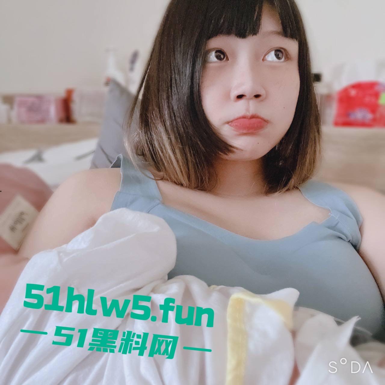 厦门高颜值母狗【赵茹艺】非常反差的大奶人妻，背着老公装少女在网上勾引弟弟。-1