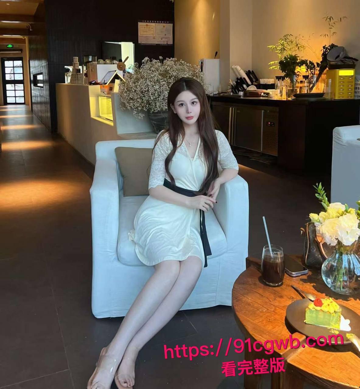 这骚货上次春药开苞,这次主动穿丁字裤送上门,当着结婚照被操嗷嗷叫-3