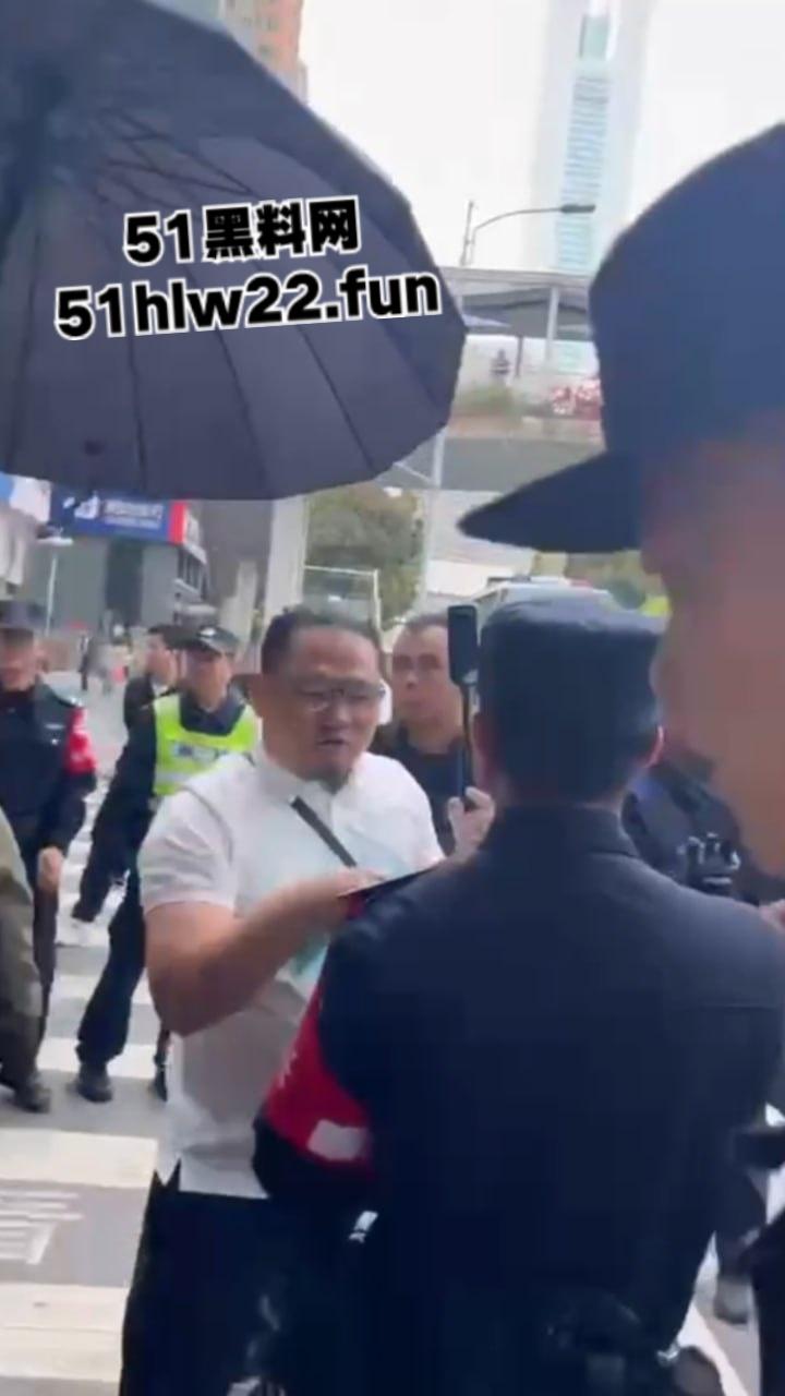 广东林和村警民冲突事件，贪官哄骗村民回迁十年依旧没有房产证，村民上访被警察殴打带走。-9