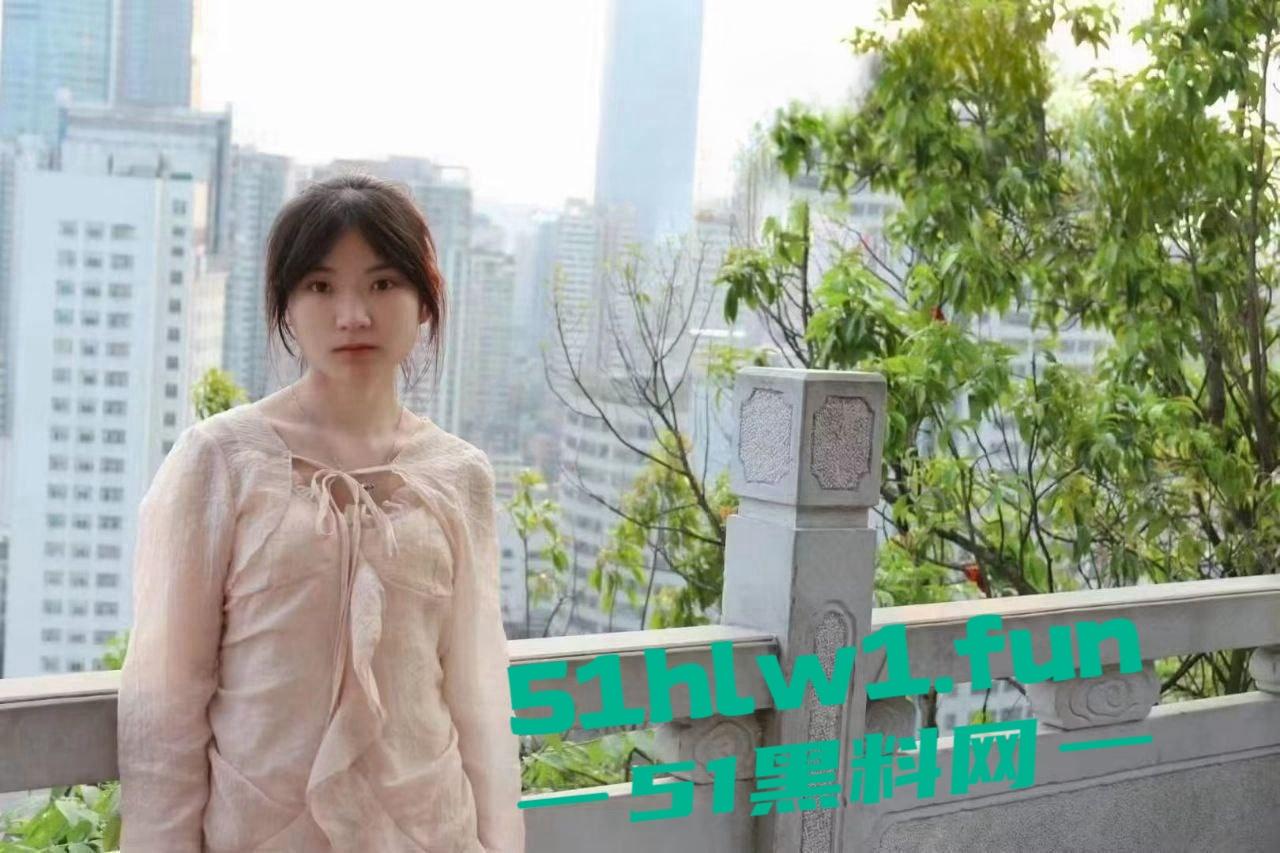 贵州财经商务英语大一妹子【常雪】私密视频流出，清纯外表反差巨大，这骚操作真没看出来！-2