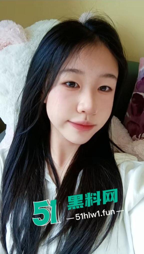 内蒙古赤峰学生妹【杨依诺】老师面前的好学生，私下却是性瘾婊子身材高挑细腰长腿做爱私拍遭流出。-9