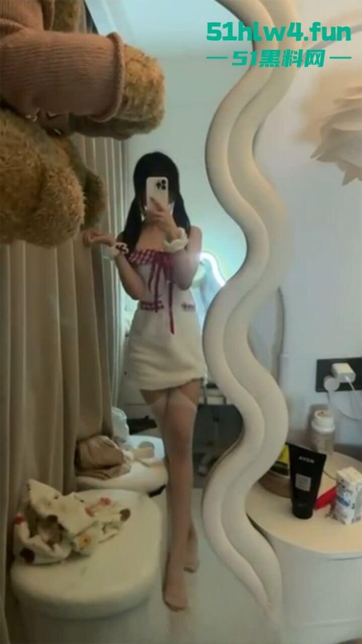 南京钟山技术学院【杨和馨】极品身材反差学生妹，到处约炮给男友带绿帽子聊天记录视频曝光。-8