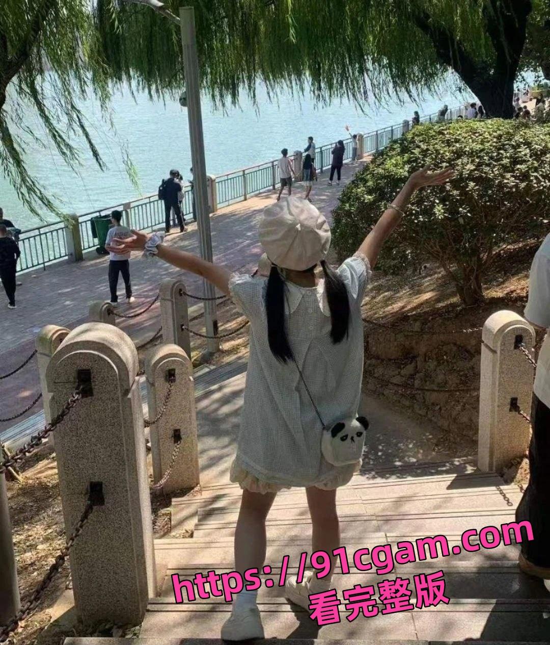 福建18岁高三妹妹，被金主约到家里爆操，最后摘套狠狠内射-3