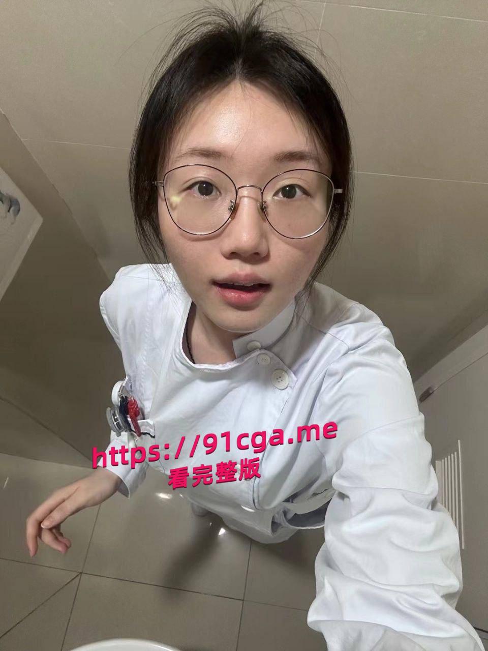 网友投稿，自己的护士女朋友，高颜值美女，表面清纯，私下却是反差婊！-3