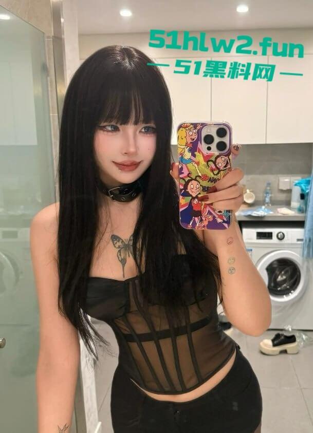 苏州美术学院爱cos的精神妹【方可儿】情趣黑丝白丝各种诱惑榨精，后怼撞击炮台骚贱淫叫！-2