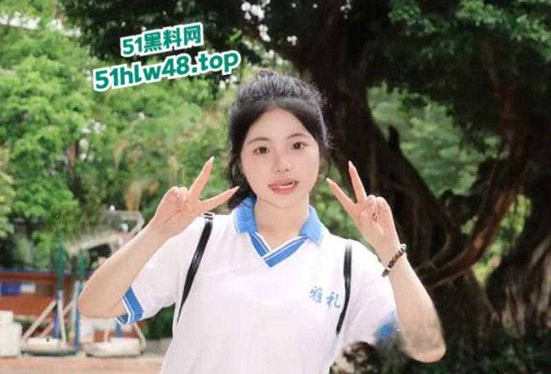 广州市第七中学【胡梦玲】上课主动给同桌手淫，监控下记录被曝光，小年轻又骚又胆大完全控制不了。-5