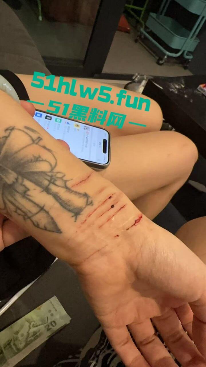 实名曝光婊子！西安渣女【孔祥奥】滥交吸毒给钱即可万人操，屡教不改骗钱骗爱超级恶臭。-8