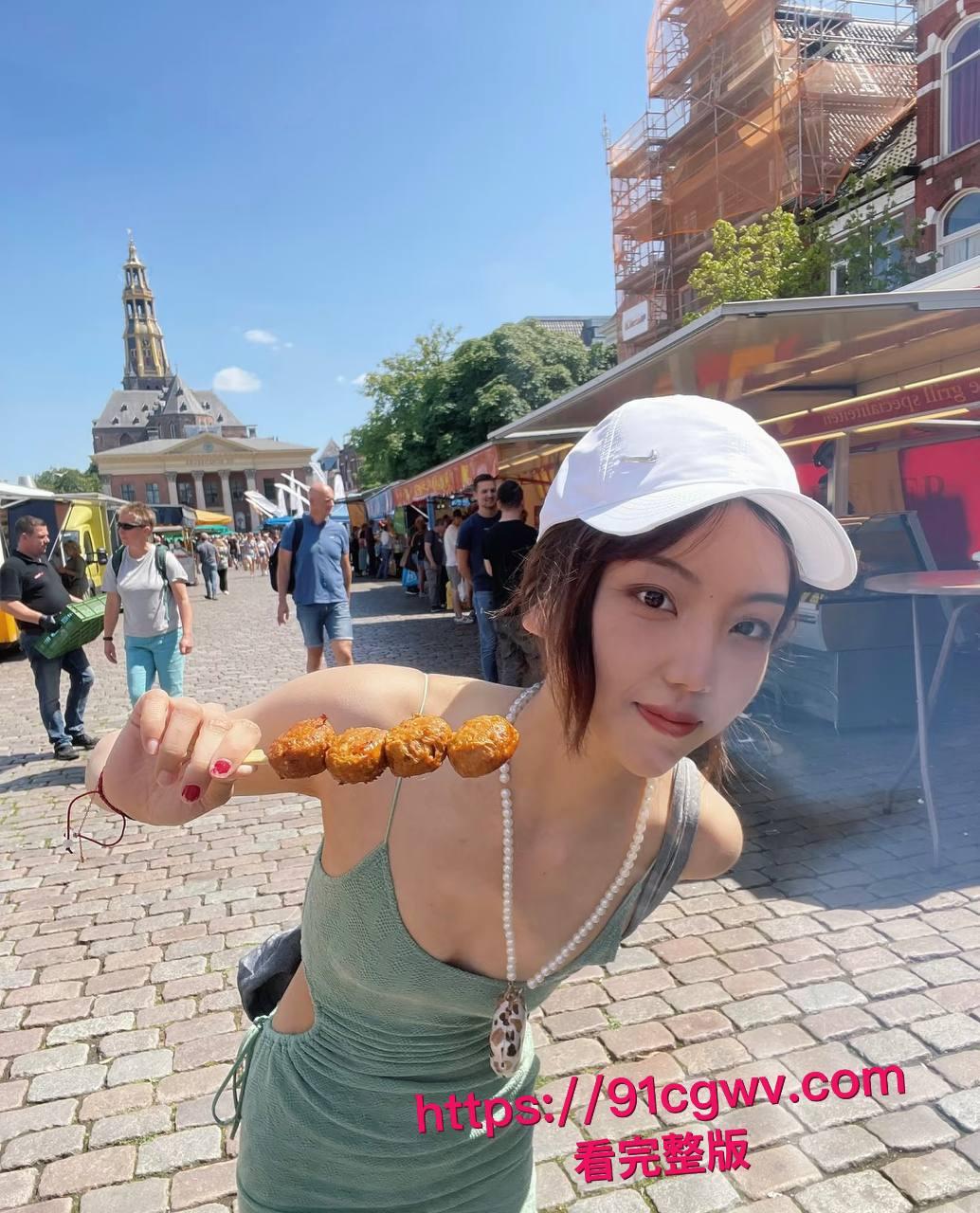 英国利兹大学高颜值女留学生时间管理大师被曝光 和五个富二代玩转伦敦豪圈 深喉口交视频流出！-6