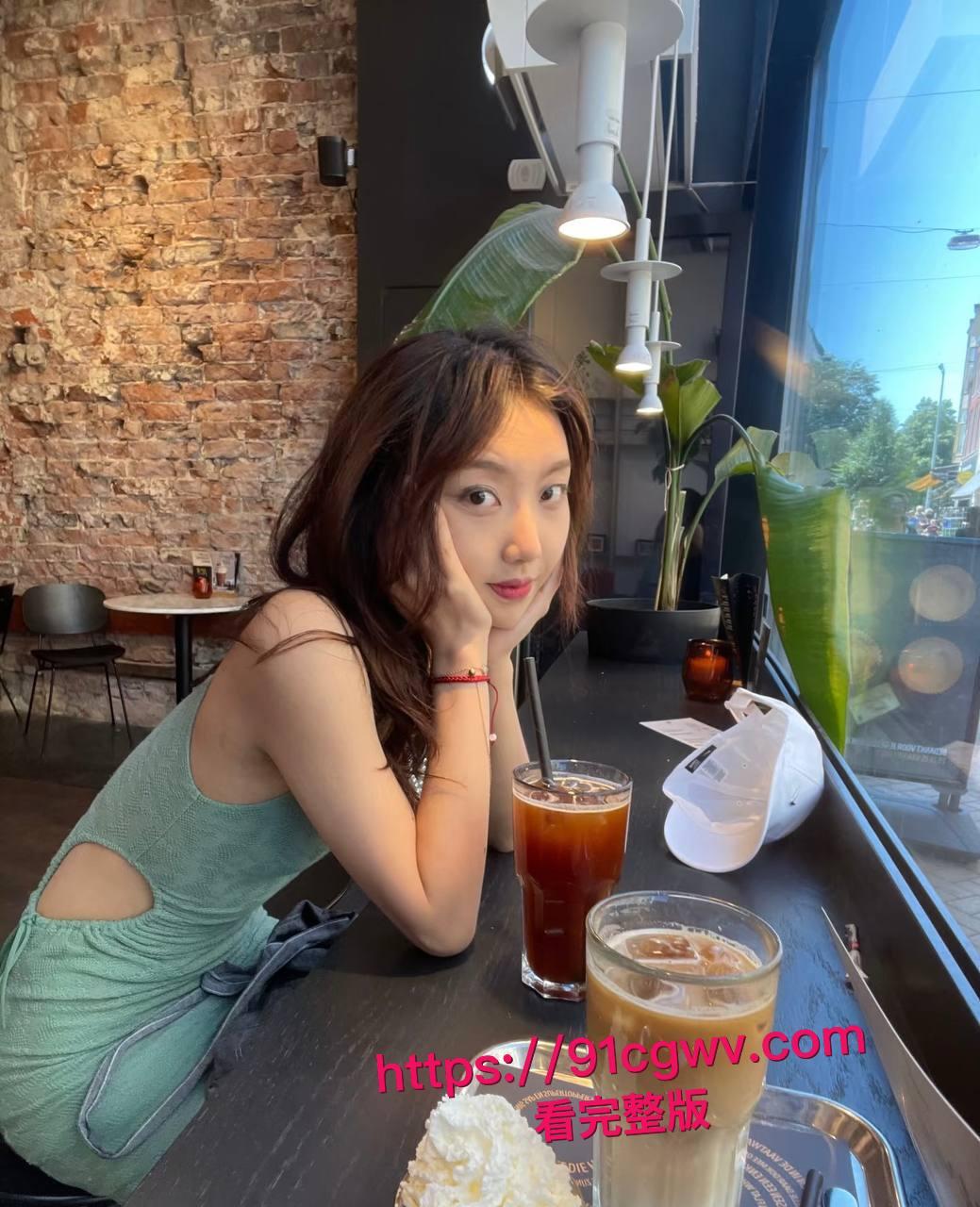 英国利兹大学高颜值女留学生时间管理大师被曝光 和五个富二代玩转伦敦豪圈 深喉口交视频流出！-8