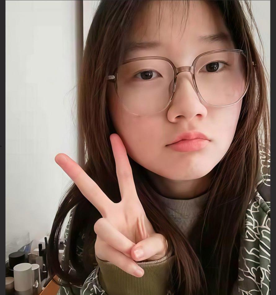 曲阜师范大学05年母狗 何鑫 眼镜反差嫩妹 自拍骚穴视频 线下足交！-3