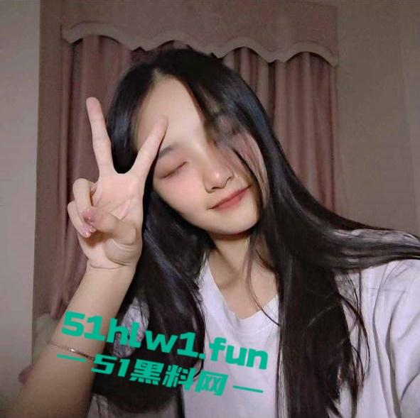 莆田酒店前台【刘芯梦】曝光经理客房做爱调教，母狗自拍泄密小嫩妹嫩穴堪称顶级母狗。-2