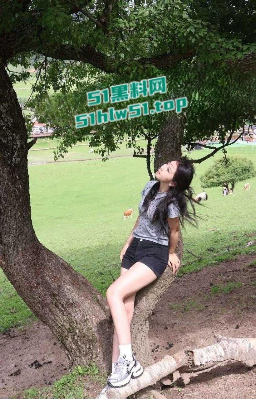 拜金女学生妹【欧阳姗姗】背着男友兼职外围,全国可飞,兔女郎装扮伺候金主爸爸,劲爆视频流出!-10