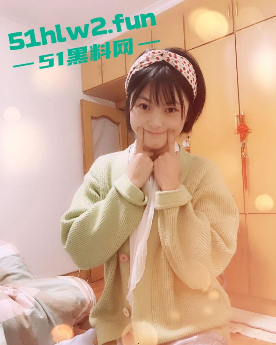 已婚人妻被公司高管调教3P，JK情趣丝袜骚到爆，深喉吞精呛到喘不过气，老公只能干瞪眼！-6