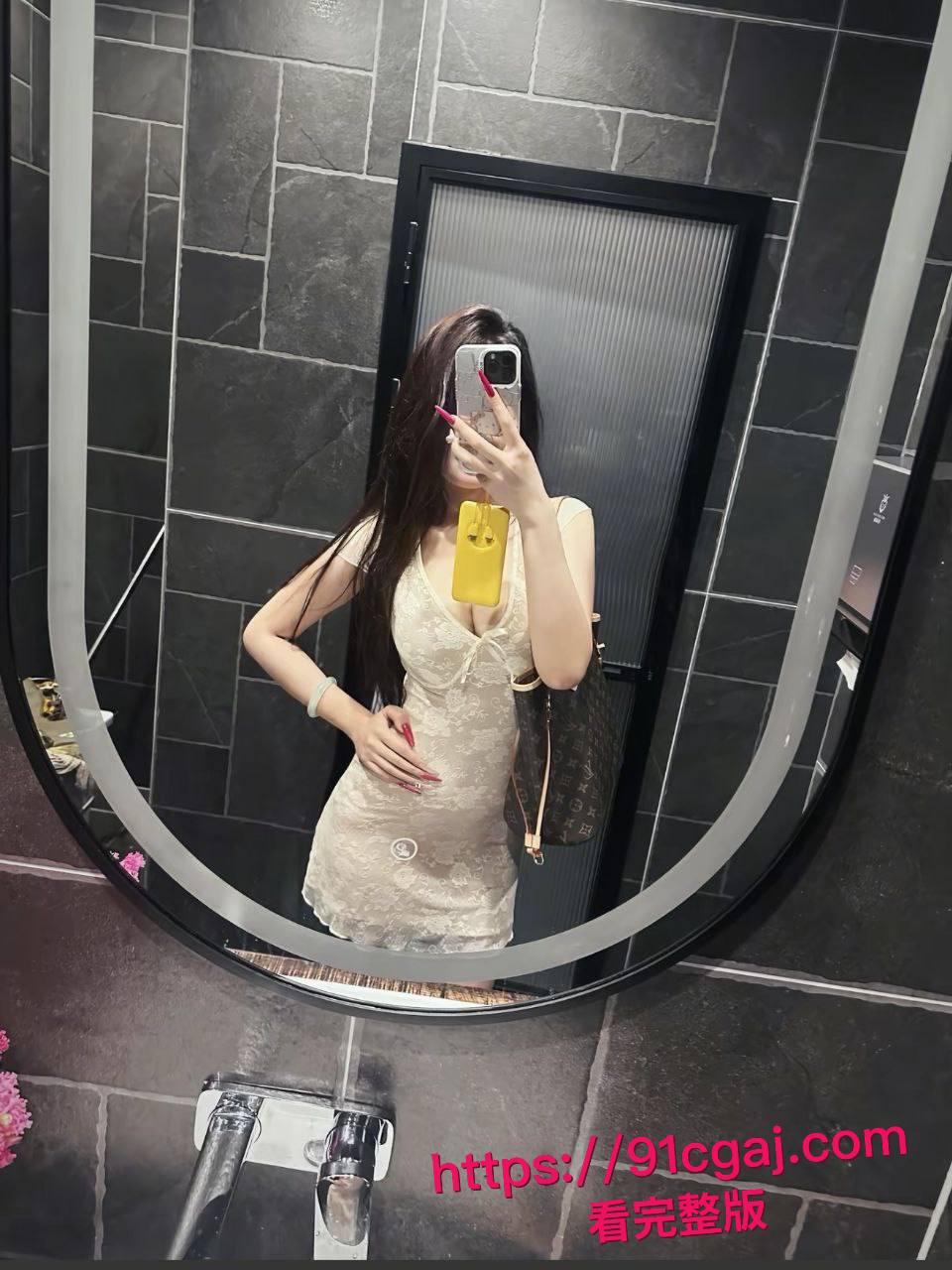 太原理工大学李雪影分手后饥渴难耐！Soul上钓男人酒店开房，大鸡巴狂捅骚穴多姿势喷汁，偷拍视频全网流传成女神耻辱记！-5