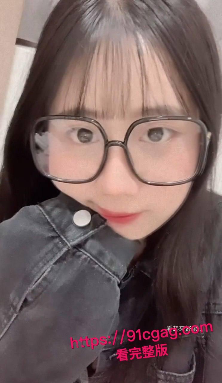 IG极品小网美林韵臻私密性爱视频遭渣男前男友全网泄露，高颜值女神露脸深喉大鸡巴后入猛干浪叫喷汁，这反差婊床上骚成这样太勾人了！-11