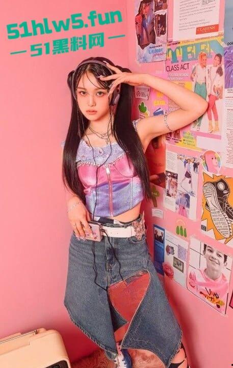 韩国新晋女团幻蓝小熊成员【媛媛】演唱会露奶事件，现场粉丝拍摄完整版视频流出。-3