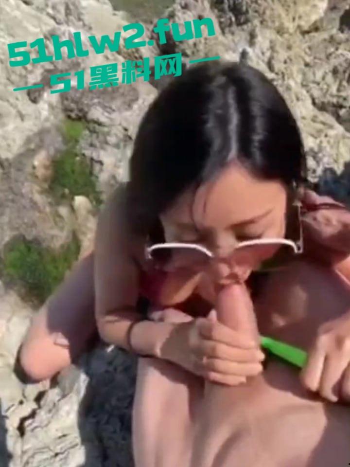 台湾ins博主在车上玩露出被司机行车记录仪拍下来，胁迫女博主卖力口交上位吞精。-4