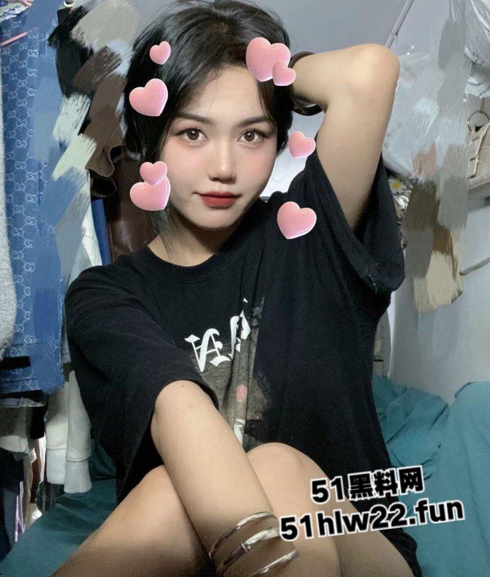 新疆高颜值尤物【斯琴】 高挑身材性感女神，男友玩的非常开放带闺蜜遭男友带兄弟轮操轮奸。-6