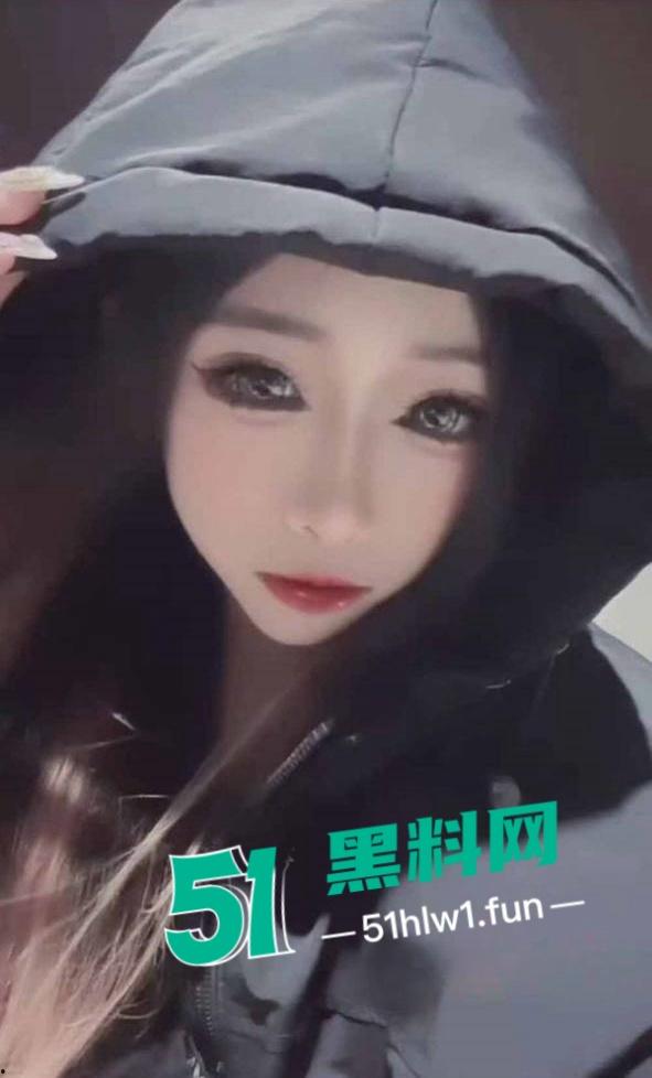 Tiktok高颜值擦边博主【林美珍】酒吧被捡尸事件，大神自曝激情啪啪视频吸引眼球。-8