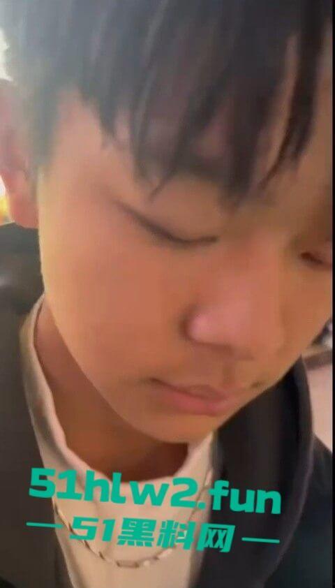 河北石家庄YOLO酒吧惊天大瓜，50人群殴打到特警出动，厕所里男女当场打炮，旁边光屁股男在狂吐，细思极恐！-6