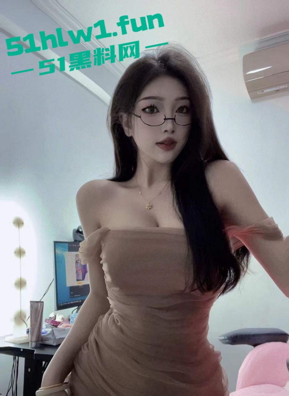 颜值反差女主播【VV星球】福利流出，天使脸蛋九头身巨乳，黑色蕾丝薄纱下的骚气让人瞬间浴血沸腾！-12