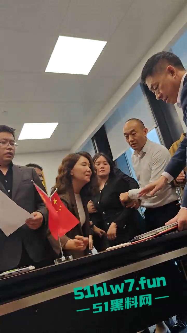 炸裂！大成佛山律所秘书【黄晓蕾】色诱主任上位，引发合伙人不满办公室大打出手。-5