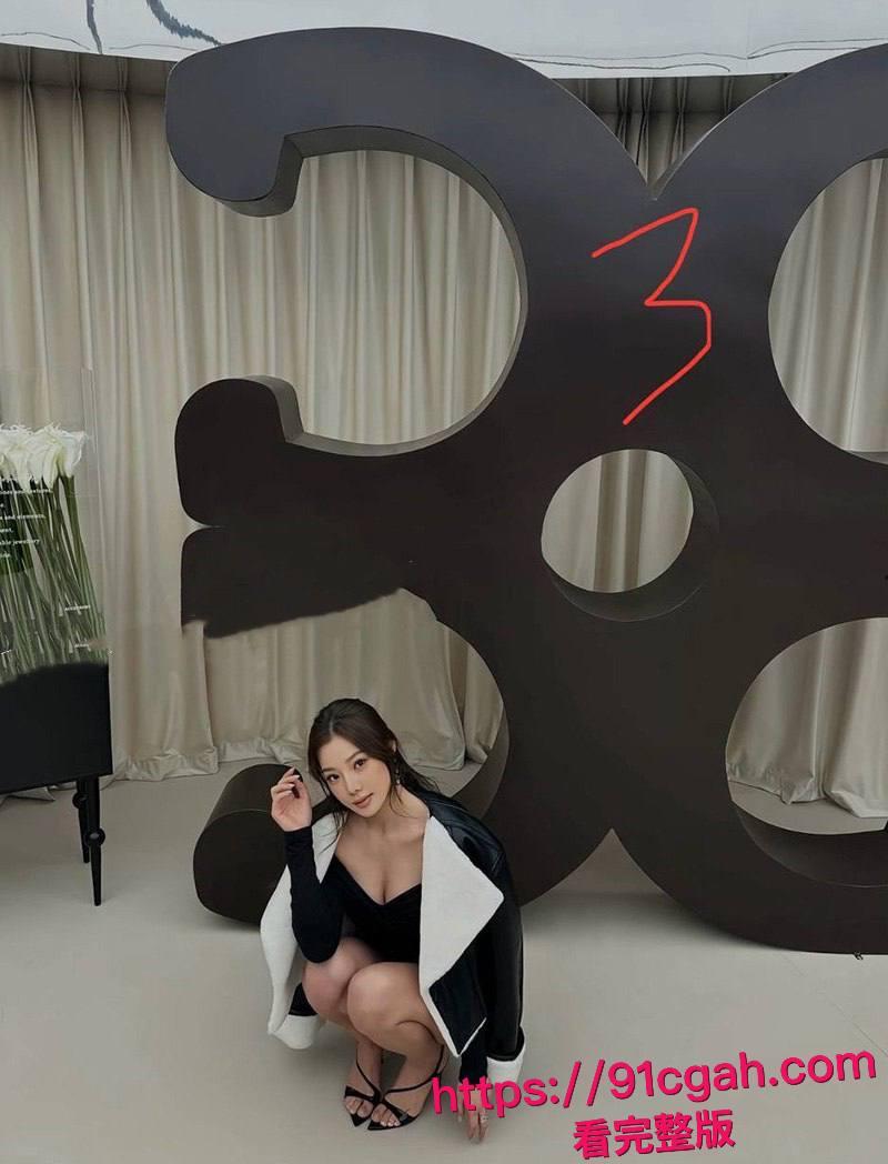 抖音女网红 Yuri睿哥 网上哭诉男友陈观宇出轨   不仅在自己床上啪啪 还自拍性爱视频 小三骚逼被干的潮喷-9