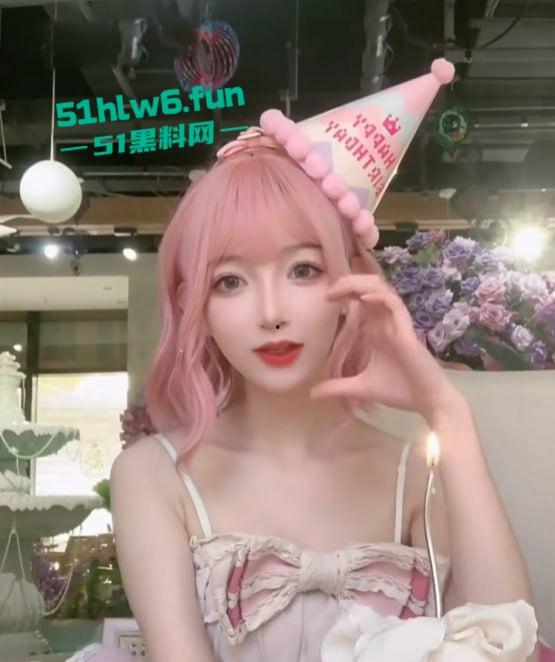 B站30万粉丝UP主【猫小娴】舰长福利视频流出，黑丝美腿白虎嫩穴激情自慰！-9