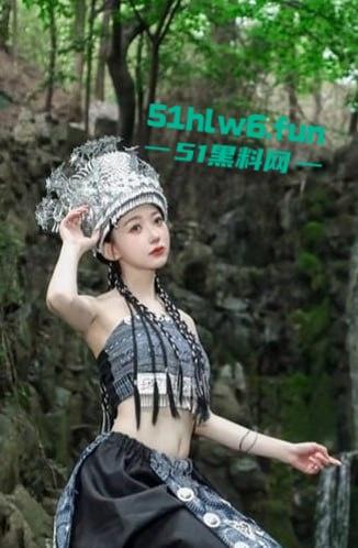 B站30万粉丝UP主【猫小娴】舰长福利视频流出，黑丝美腿白虎嫩穴激情自慰！-12