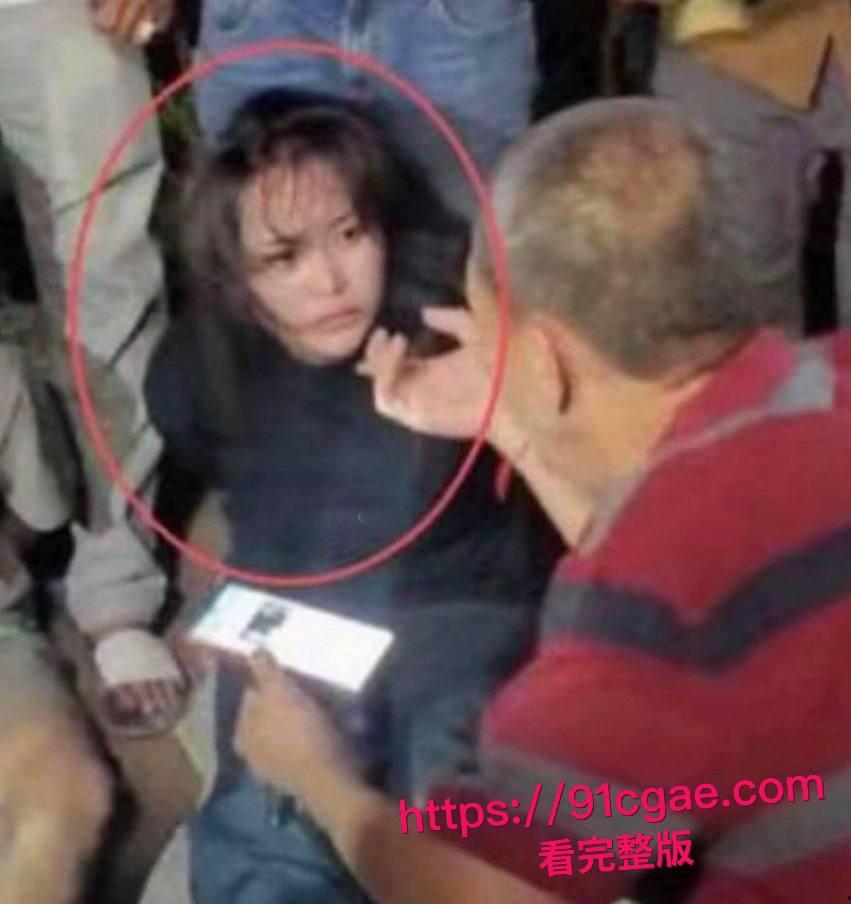 黑衣大嫂一人一枪为爱冲锋 单枪匹马勇闯法场救男人情深意重轰动全网！-7