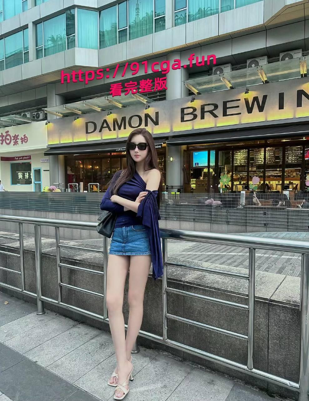 都美竹当初借助吴yi凡事件的热度在网上立住了一个完美受害者的人设，装可怜博网友同情赚粉丝的钱包养小白脸 #都美竹 #网络达人-5