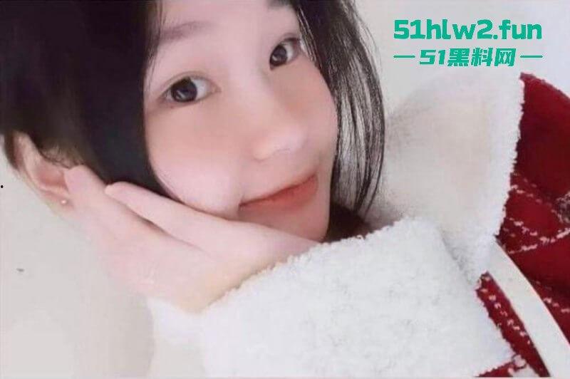 越南萌妹【Jobgg】用HoneyCam和男友玩裸聊自慰捏奶，被男友录屏放网上流出。