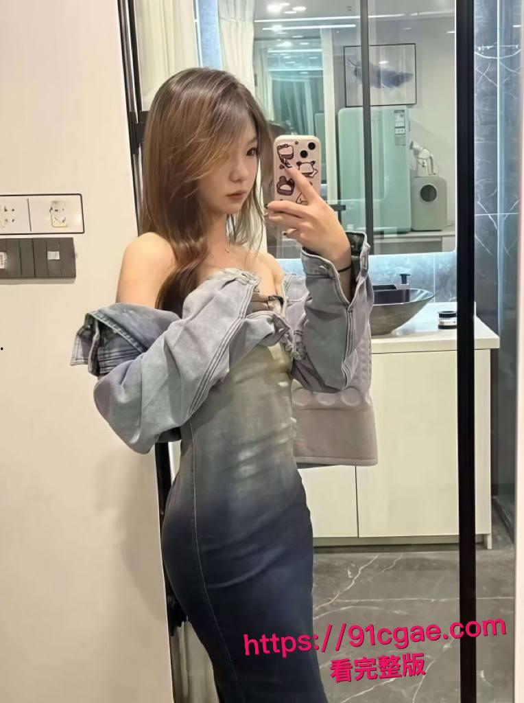 泄密极品小女友！酒店床边翘臀后入狂操骚穴，喷水高潮浪叫连连，兄弟们这黑料硬到炸裂