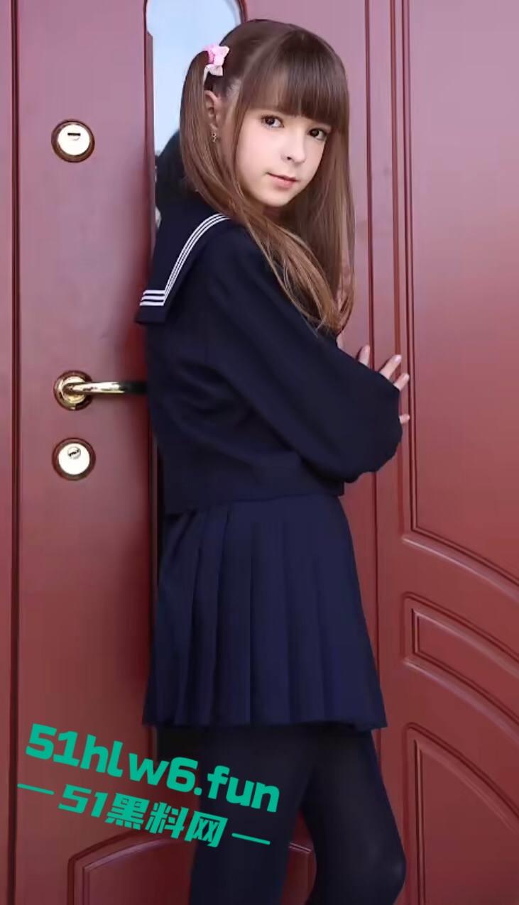 俄罗斯童星长大后下海，在OF售卖色情视频白嫩巨乳配饱满翘臀，看的人血脉膨胀。