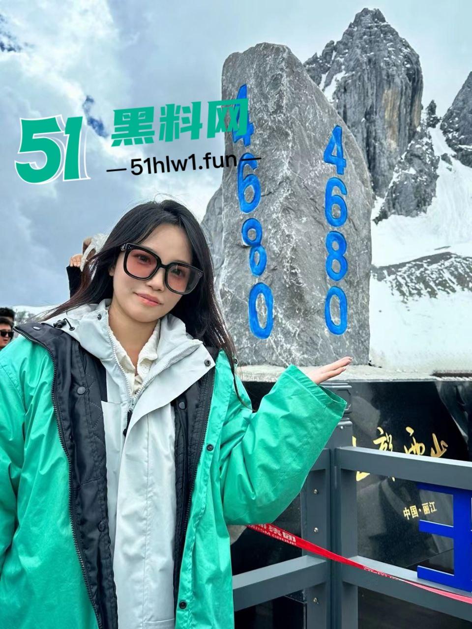 露出网黄【艺芋圆】高颜值大眼清纯母狗，主人调教成肉便器各种公共场合露出被扒出曝光后销声匿迹了。