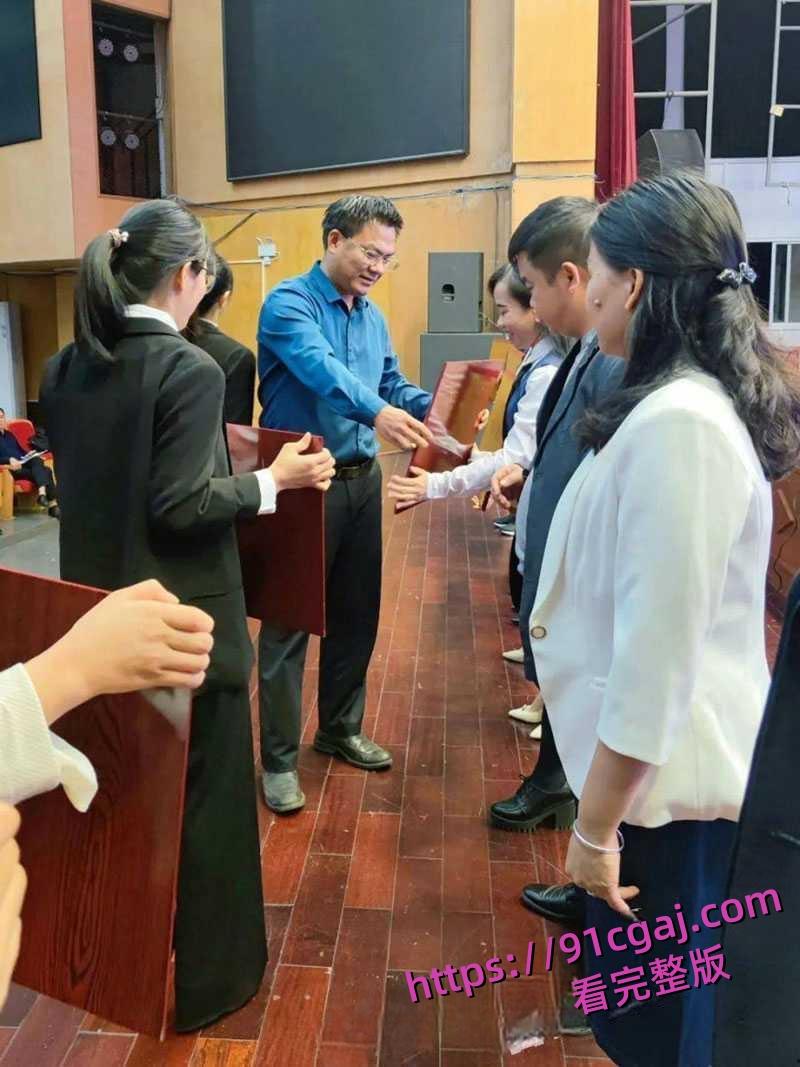 广西北流教育局局长顾元锋潜规则40多名女教师 身患艾滋病 挨操的女老师一个都跑不了