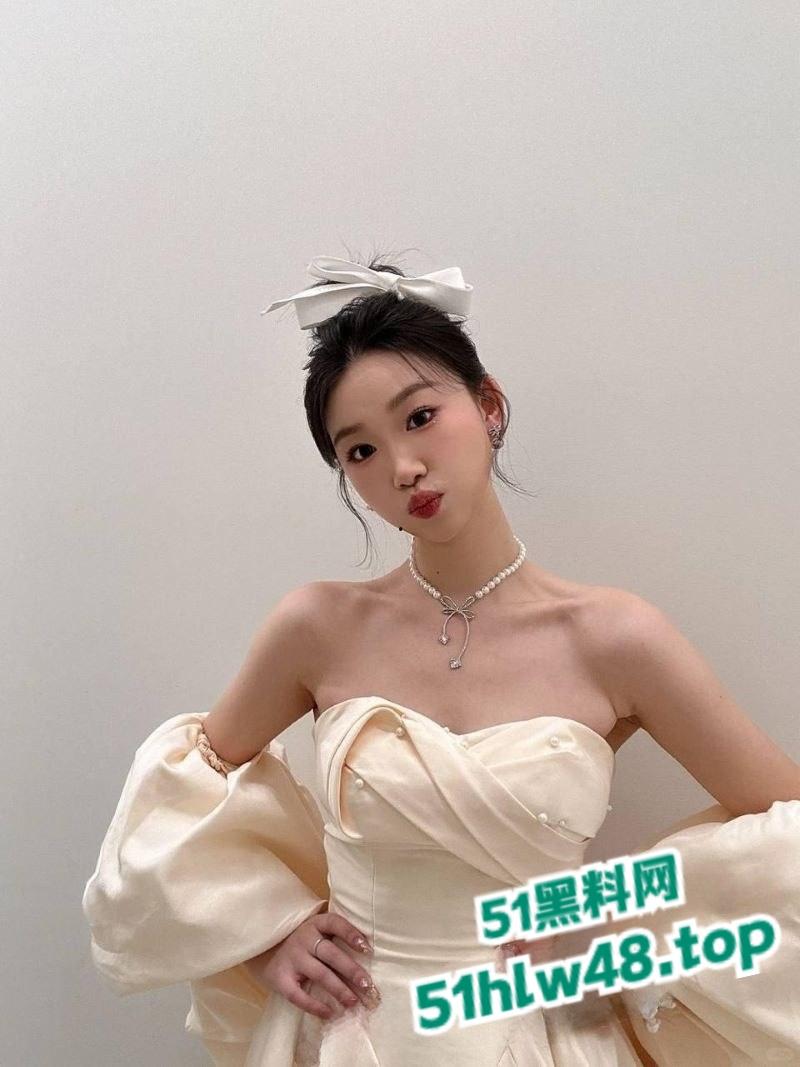 骚货研究生【田丽娜】与男友分手后被渣男无情曝光，激情火辣的性爱视频。