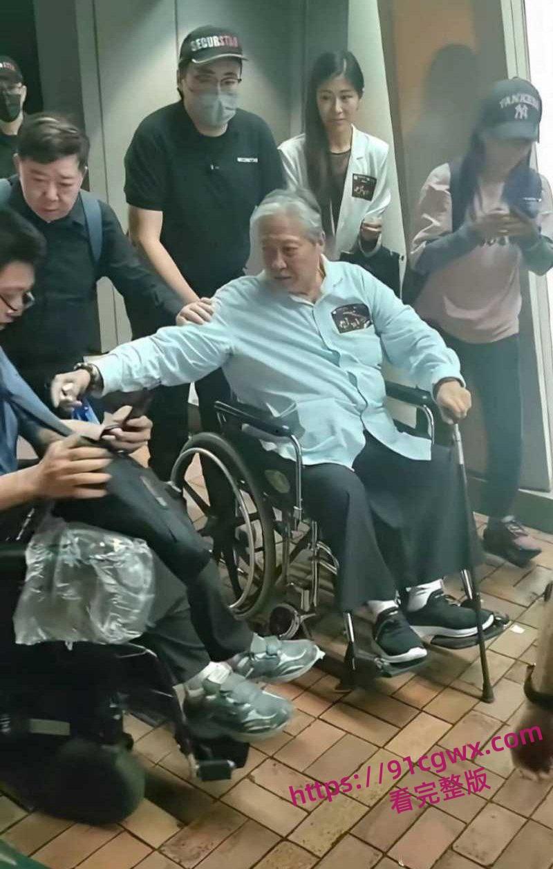 李连杰洪金宝倪萍脱胎换骨 疑似器官移植续命年轻20岁 轮椅变健步黑发红润！-6