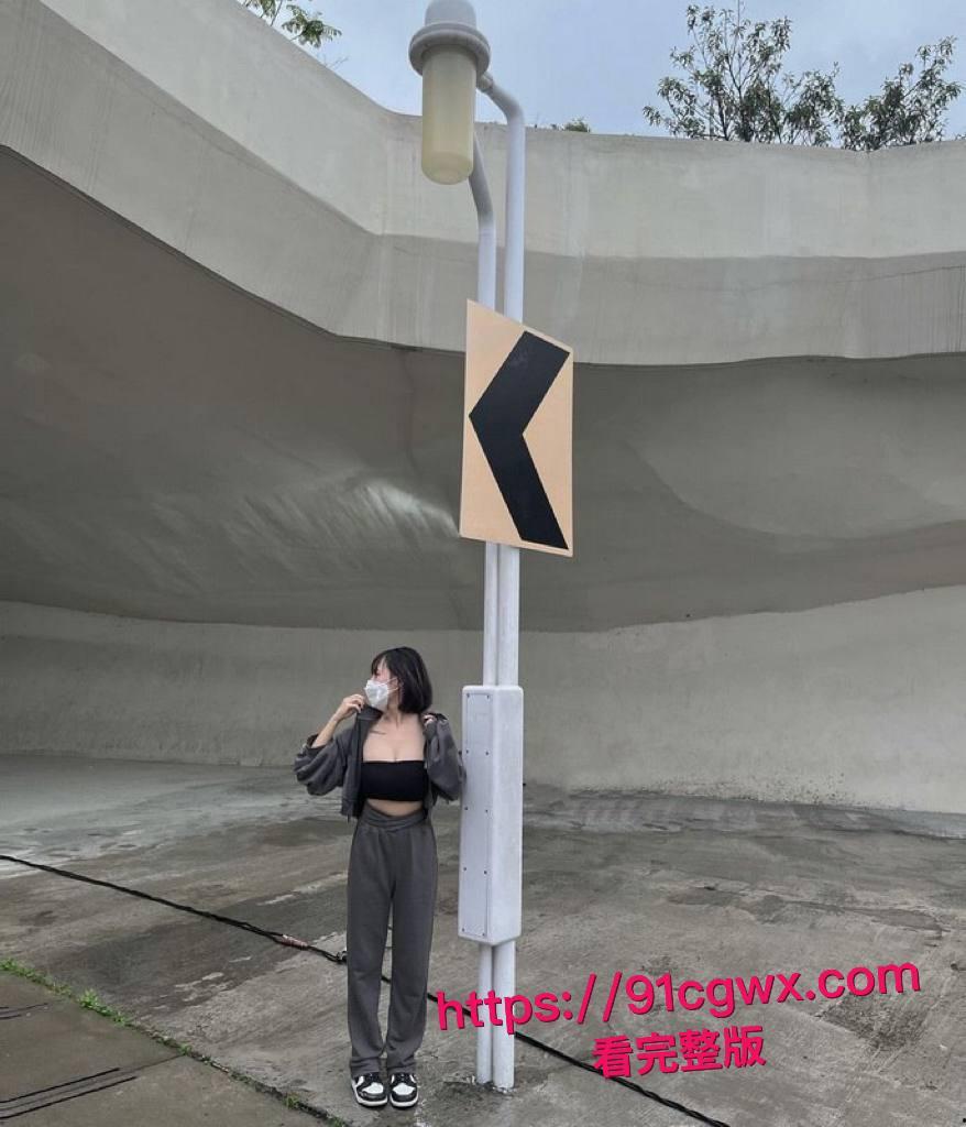 浙江金华女大郑丝婕反差婊实锤！平时清纯学妹私下爱当母狗舔大鸡巴，后入爆操骚穴喷水还爱语音厅聊骚勾男人！-8